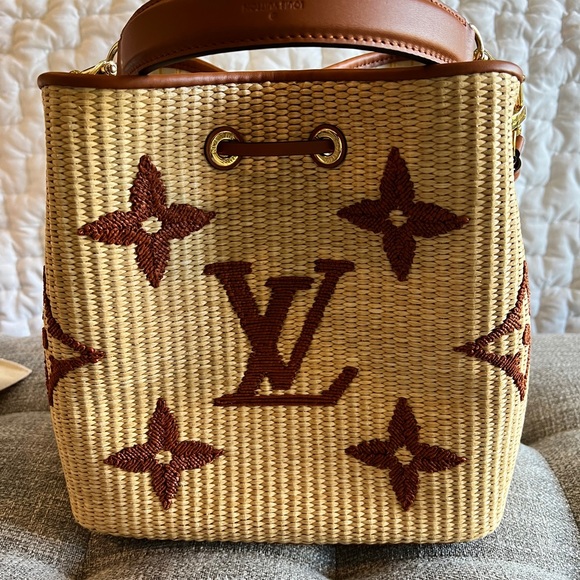 Louis Vuitton Bag - Picture 2 of 6